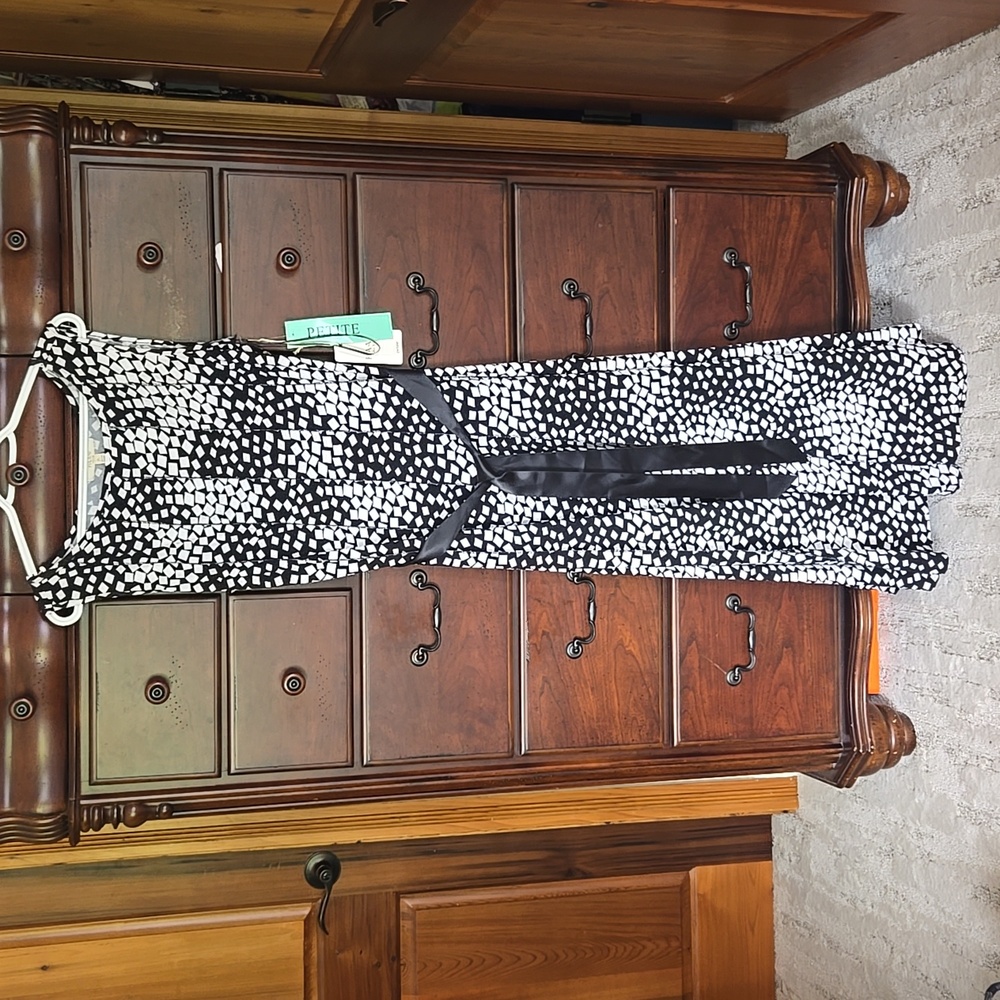 NEW Haani Black and White Geometric Dress
